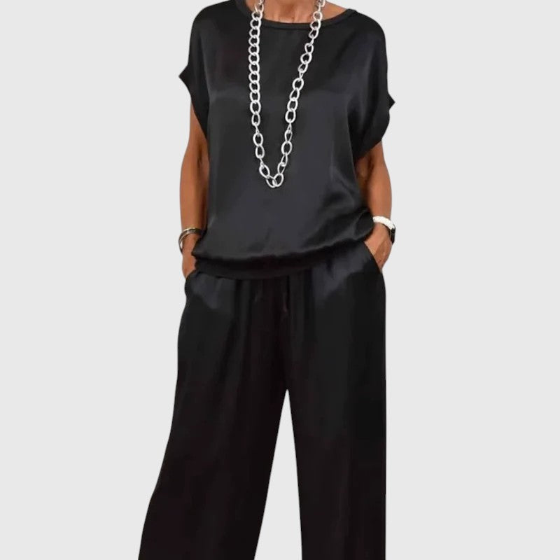 Amaya – Spring set with a light blouse and wide pants